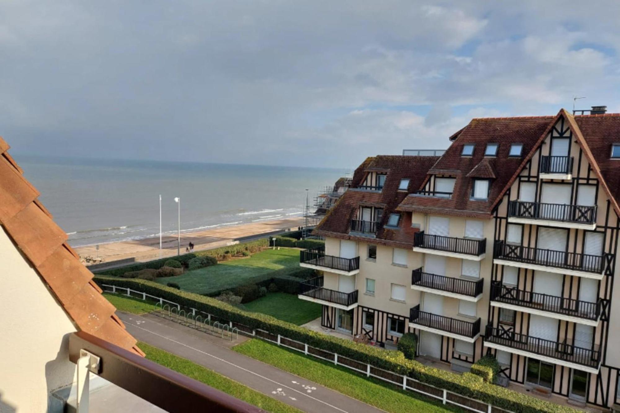 Apartment With Balcony Close To The Beach Cabourg Exterior photo